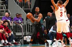 华体会体育赛事直播-包含黄蜂主场力克骑士，拉塞尔状态回勇的词条