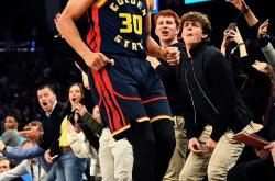 华体会APP-勇士队签下一位潜力新人，冲击季后赛！