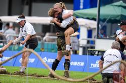 华体会体育赛事直播-瑞士铁人三项选手全面发力，勇夺冠军