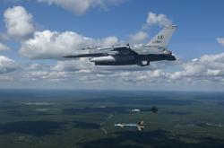 华体会官方-赛道主宰，卡瓦哈尔在F1新赛季揭幕战之夜的统治性表演