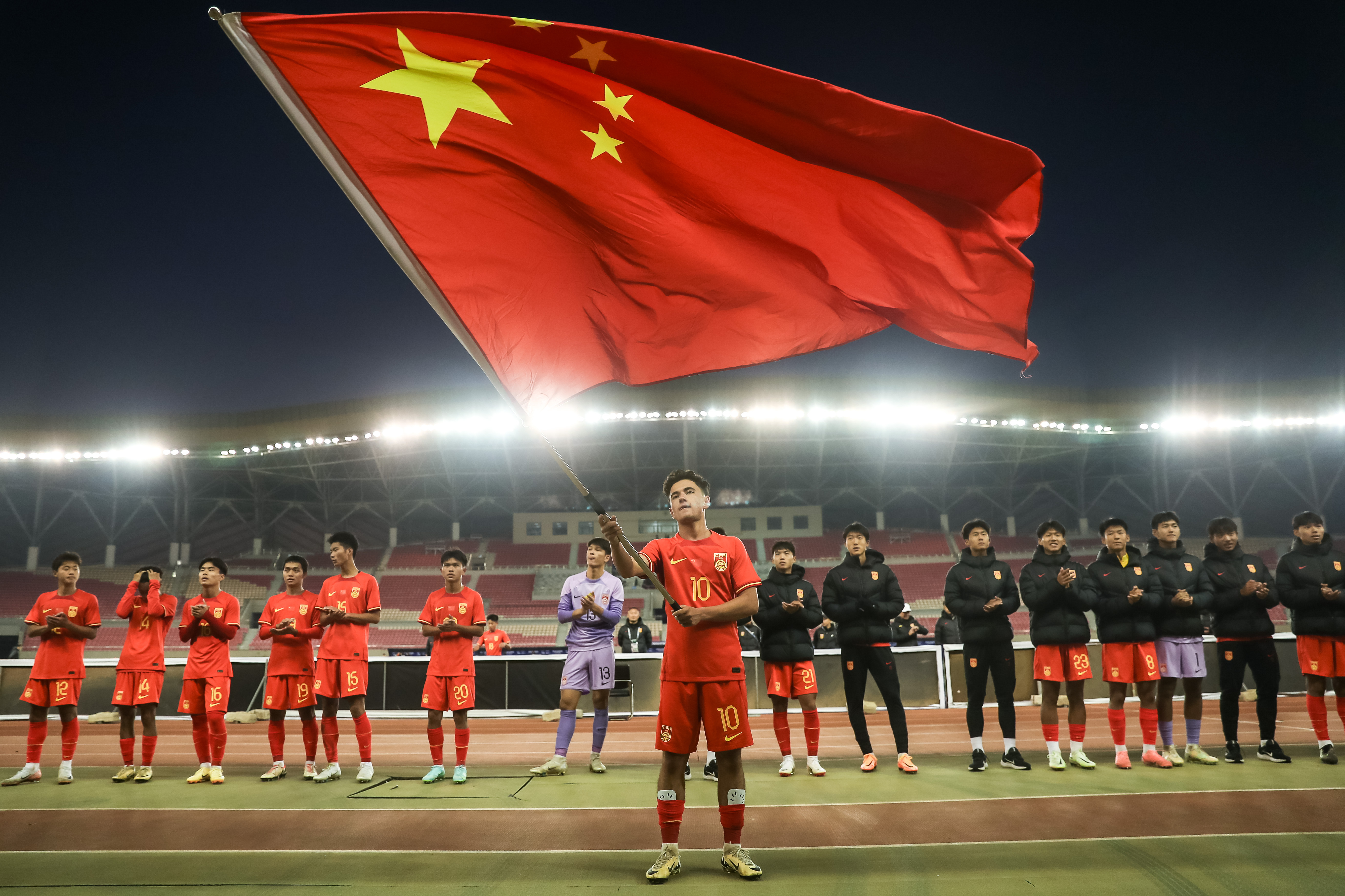 亚洲球队在美洲比赛中取得胜利，实力超群