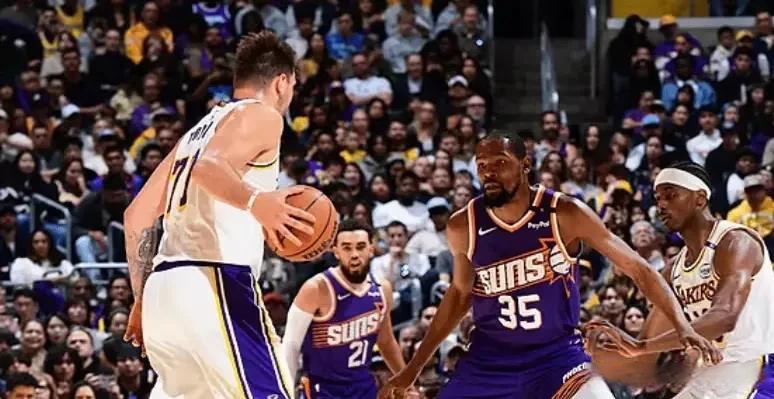 公牛胜独行侠，取得反超战胜的简单介绍