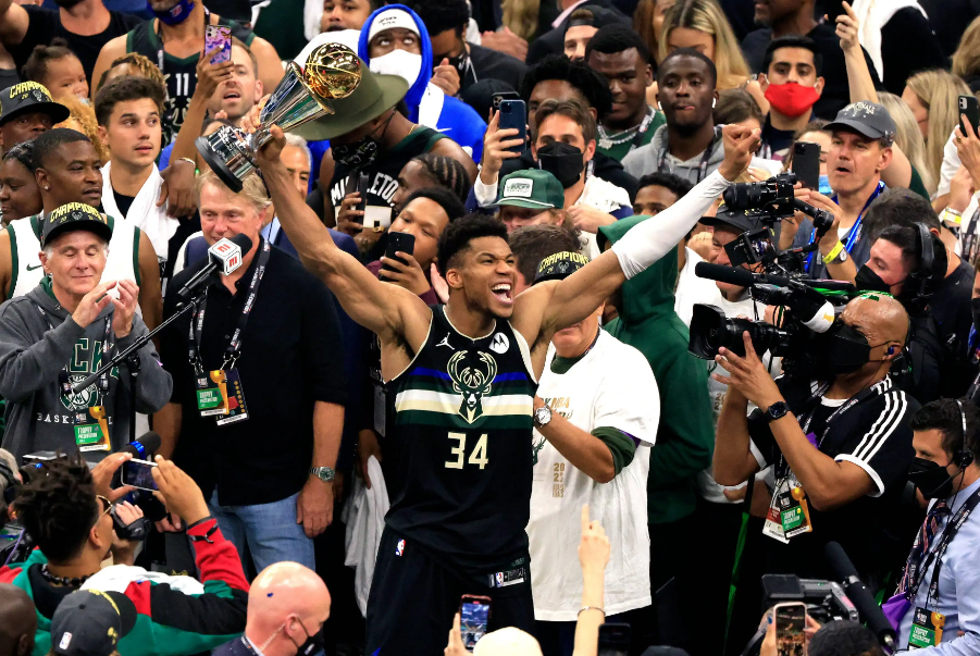 猛龙客场小胜雄鹿,九连胜保持榜首 猛龙客场小胜雄鹿,九连胜保持榜首