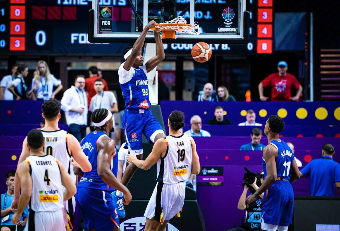 西班牙男篮完胜波兰男篮,莫兰特三分雨点燃全场 西班牙男篮完胜波兰男篮,莫兰特三分雨点燃全场