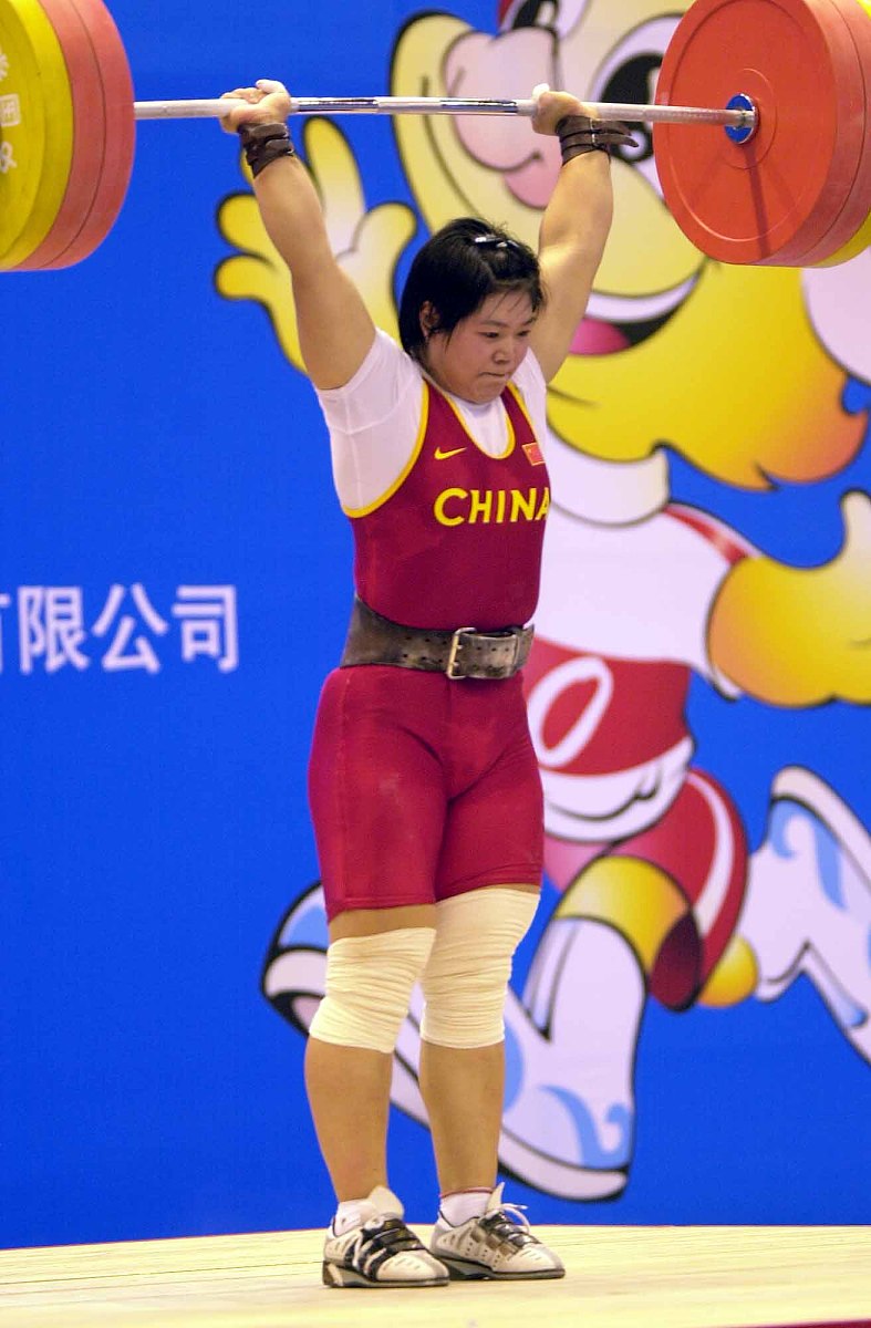 激动人心的比赛中,队员展现出色表现 激动人心的比赛中,队员展现出色表现