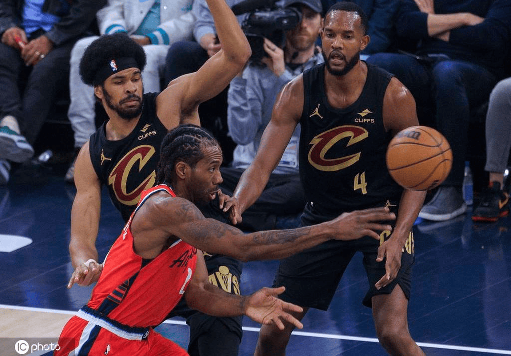 日本男篮翻盘马刺，伦纳德统治全场