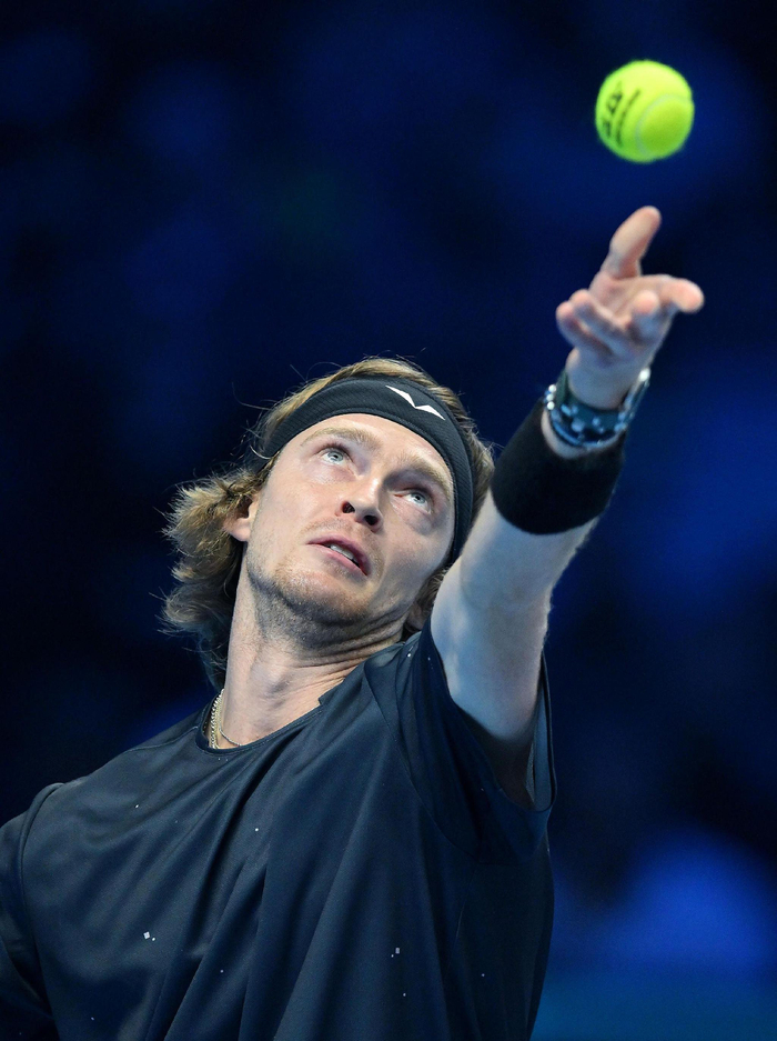 欧洲网球队鏖战日本网球队,梅德韦杰夫制霸全场 欧洲网球队鏖战日本网球队,梅德韦杰夫制霸全场