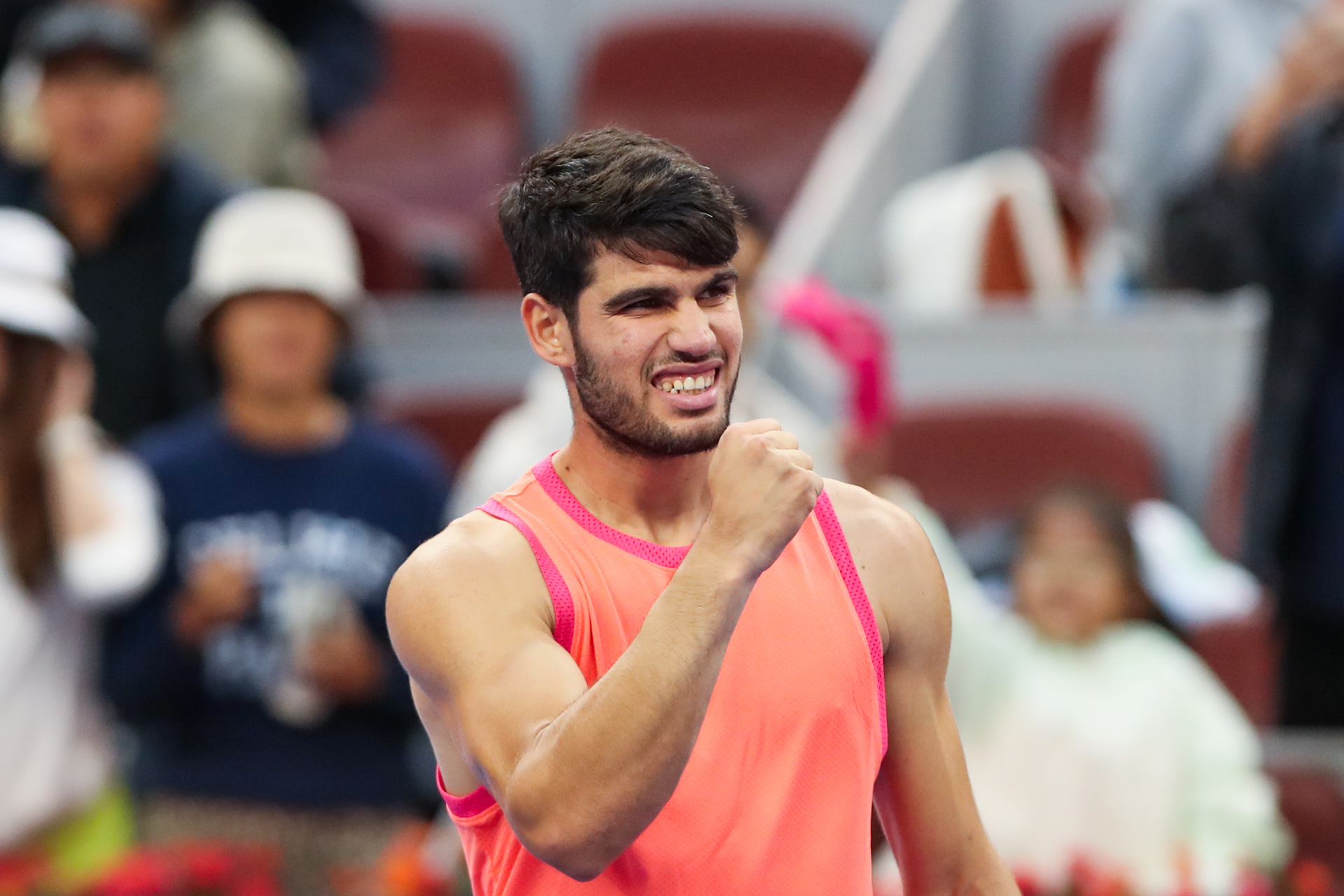 欧洲网球队鏖战日本网球队,梅德韦杰夫制霸全场 欧洲网球队鏖战日本网球队,梅德韦杰夫制霸全场