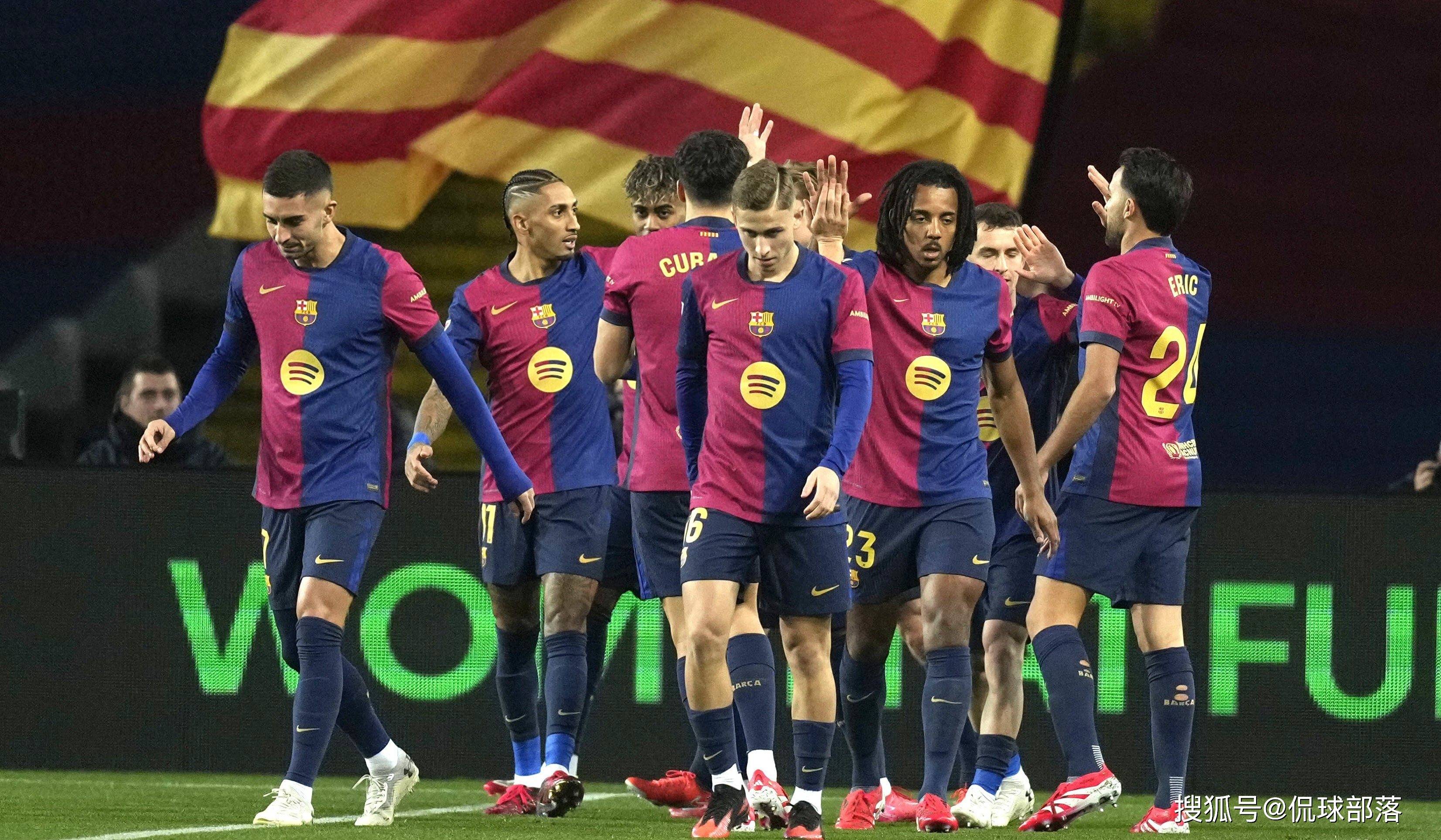 包含佛罗伦萨前锋突破困境，助攻破门赢得胜利的词条