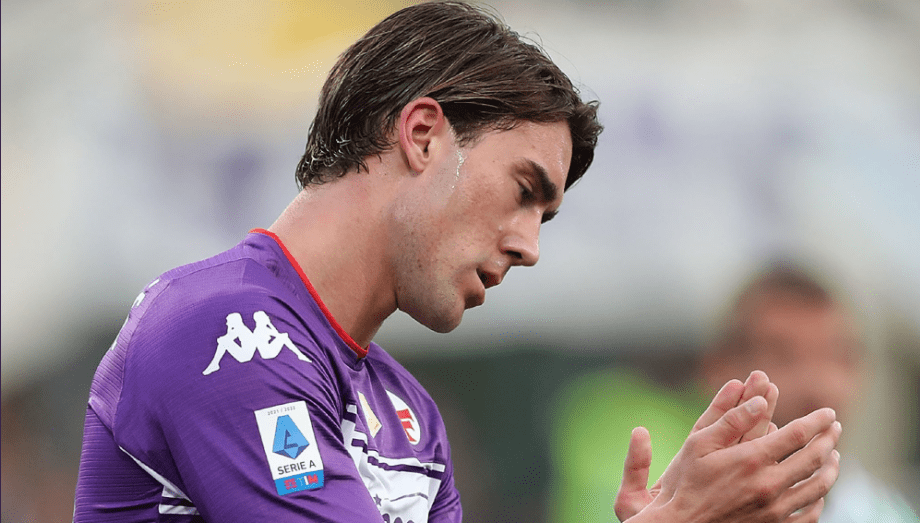 包含佛罗伦萨前锋突破困境，助攻破门赢得胜利的词条