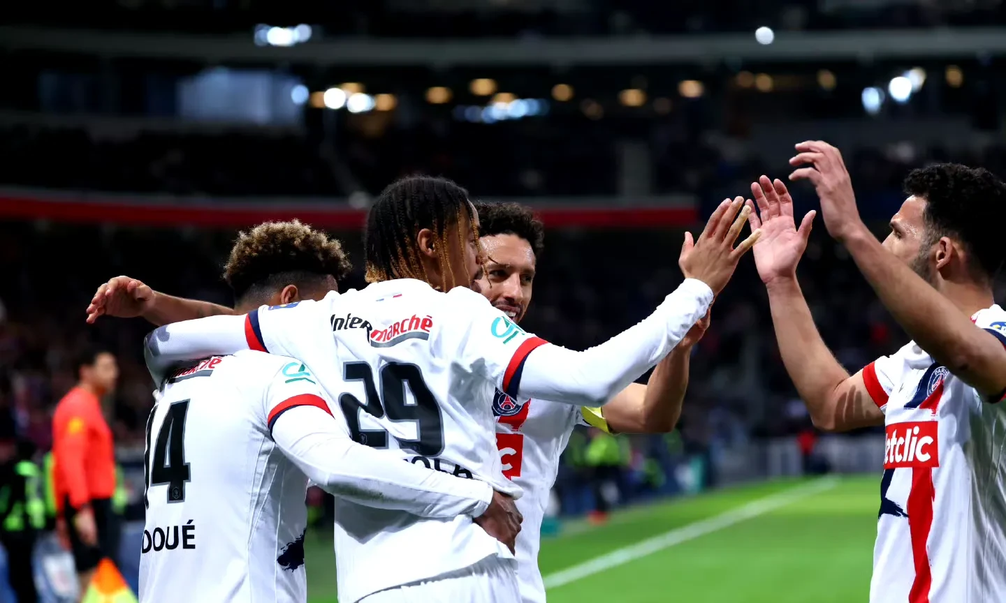 关于里昂队准备在圣埃蒂安展开激烈对决的信息