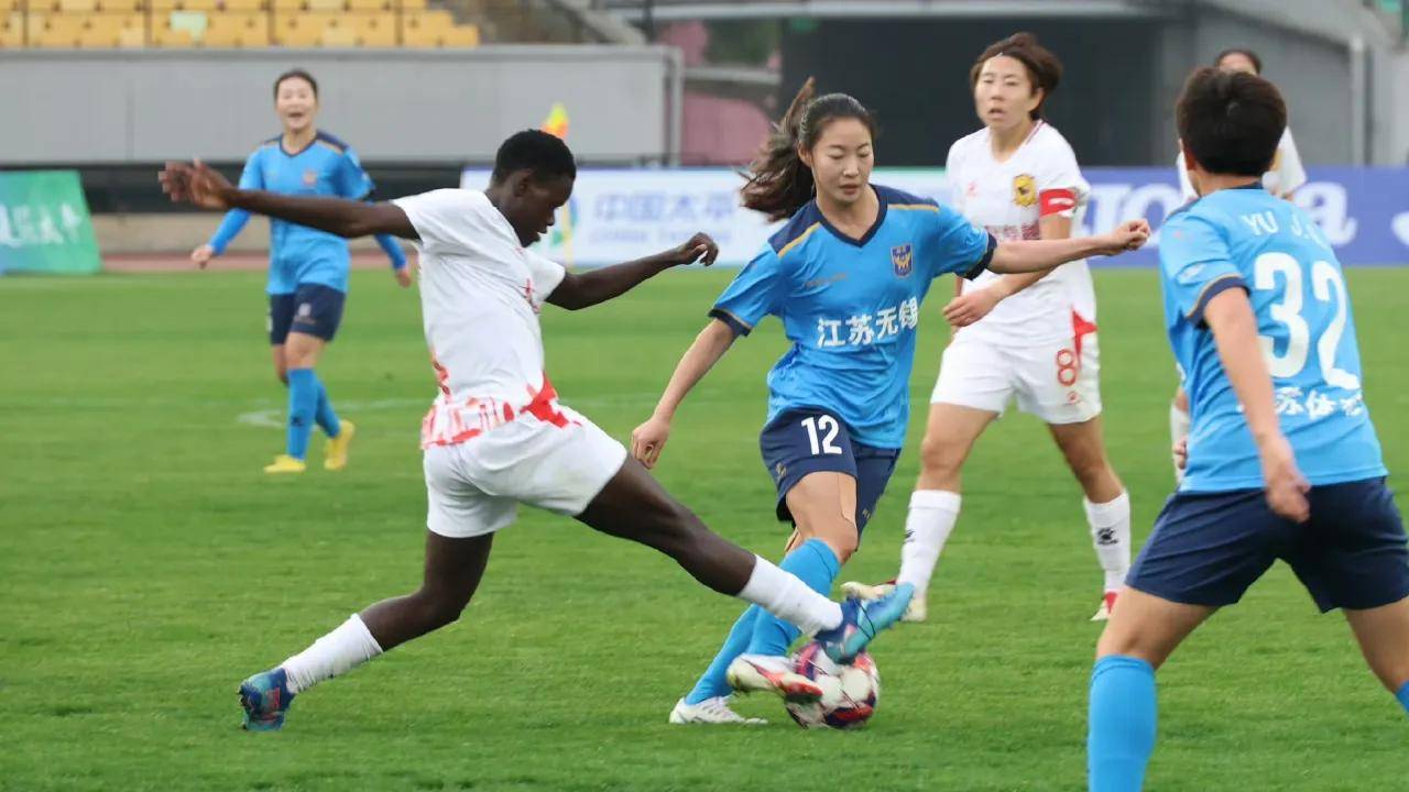 江苏女足在比赛中表现抢眼，成功夺得胜利