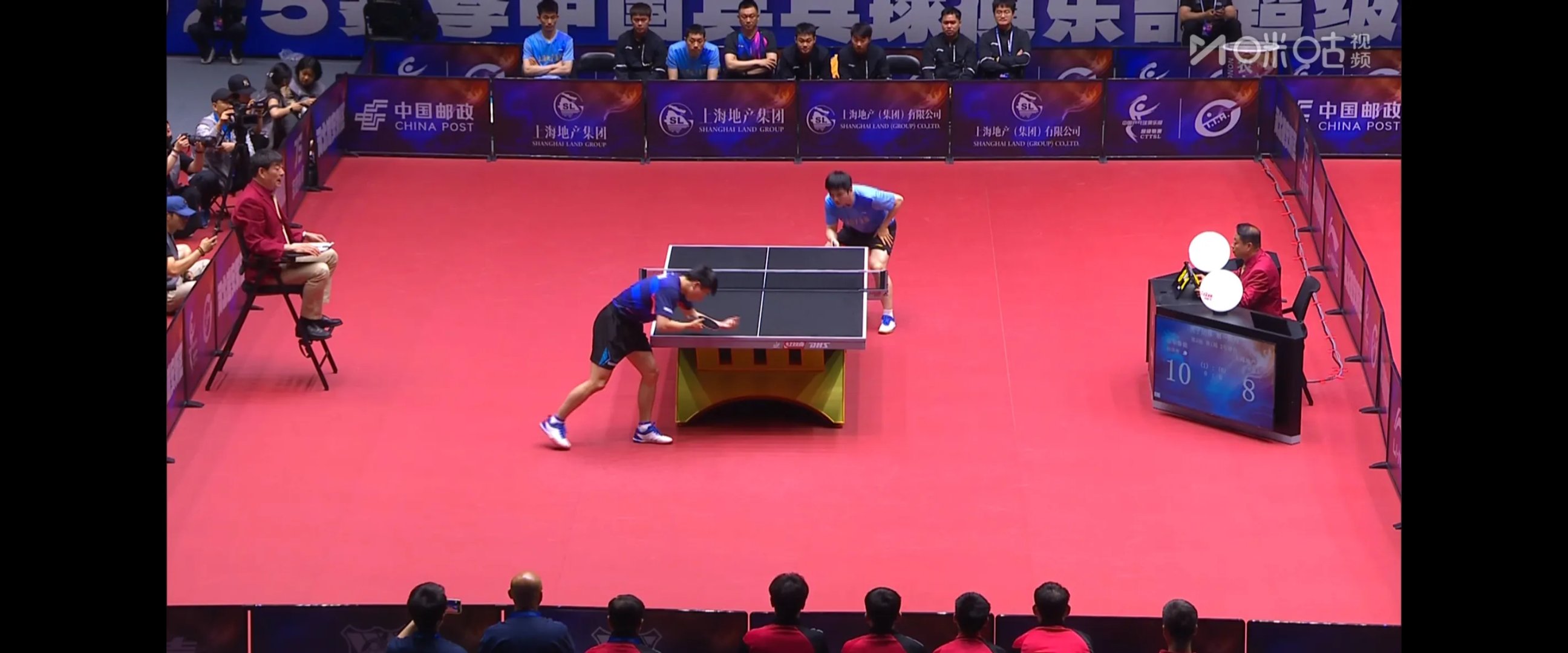 英国乒乓球队鏖战中国乒乓球队，许昕一己之力扛起全队