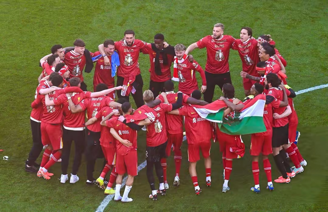 利物浦客场击败桑德兰，继续占据英超榜首