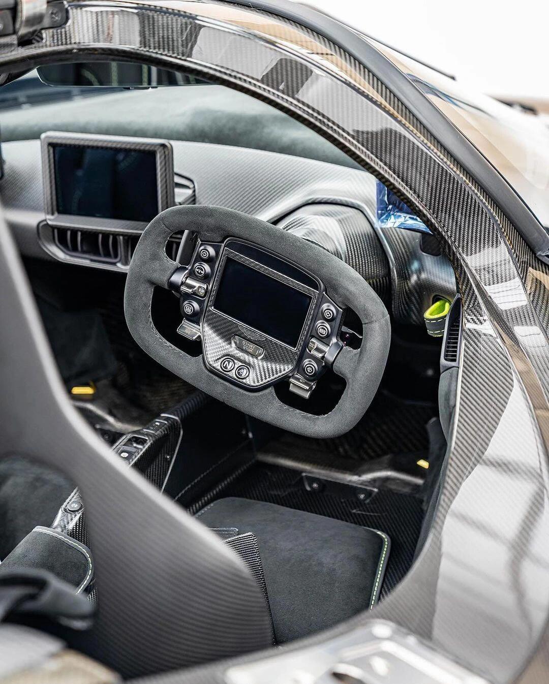 迈凯伦翻盘阿斯顿马丁，塞恩斯高光表现的简单介绍