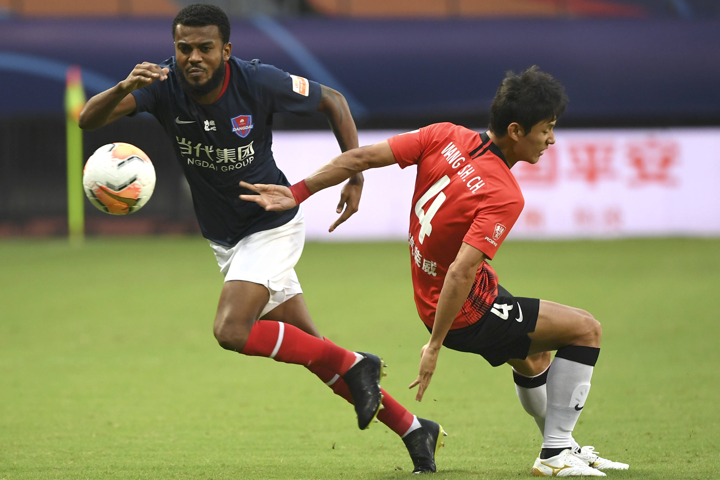 包含上港对阵苏宁：强强对话谁能胜出？的词条